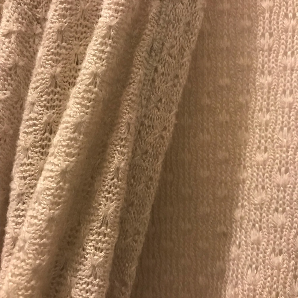 American rag sweater. - Picture 2 of 4